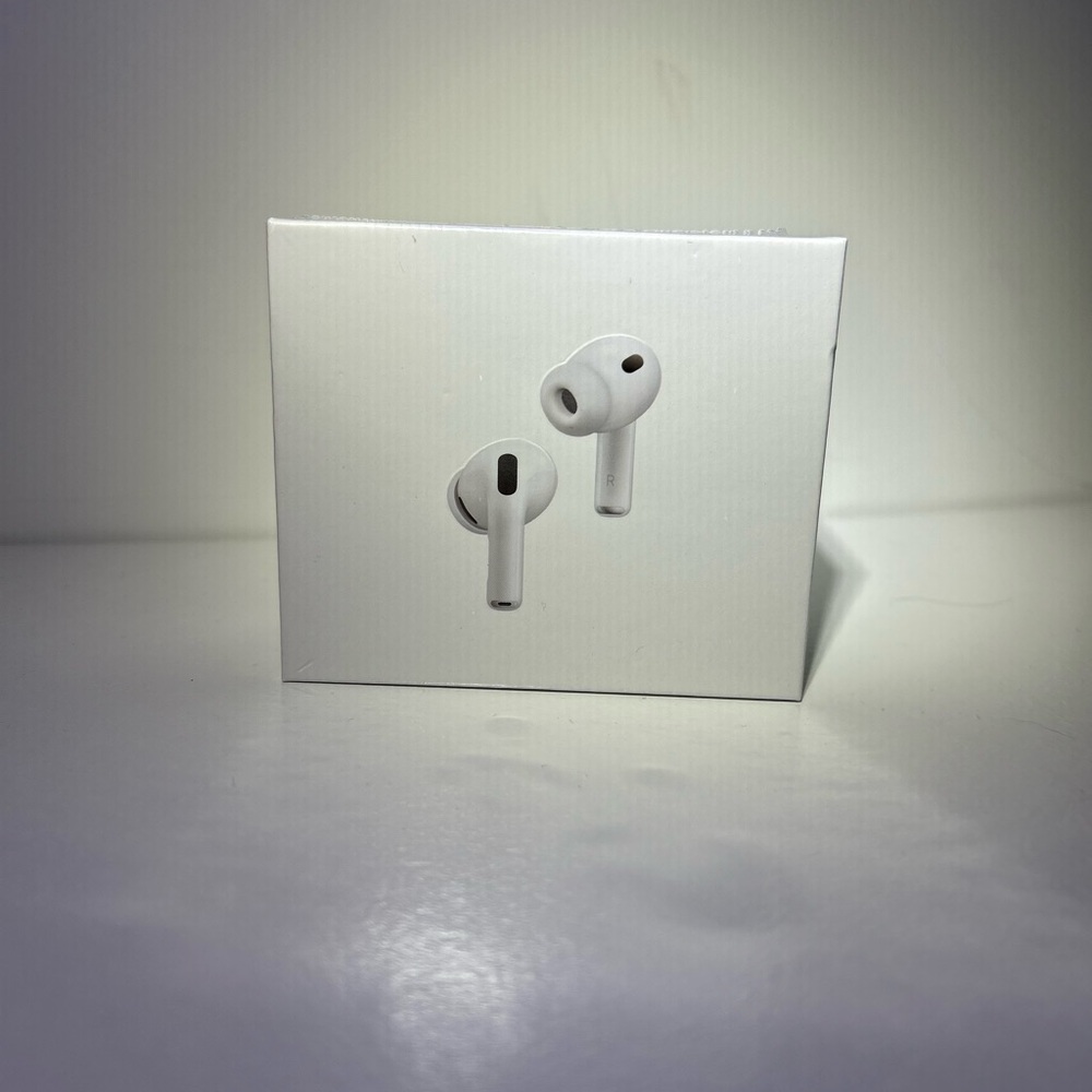 Apple AirPods Pro 3 with Charging Case